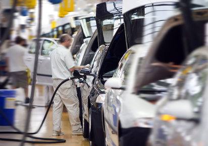 Weltweite Branchenumfrage: Lage an den Rohstoffmärkten bereitet der Autobranche große Sorgen